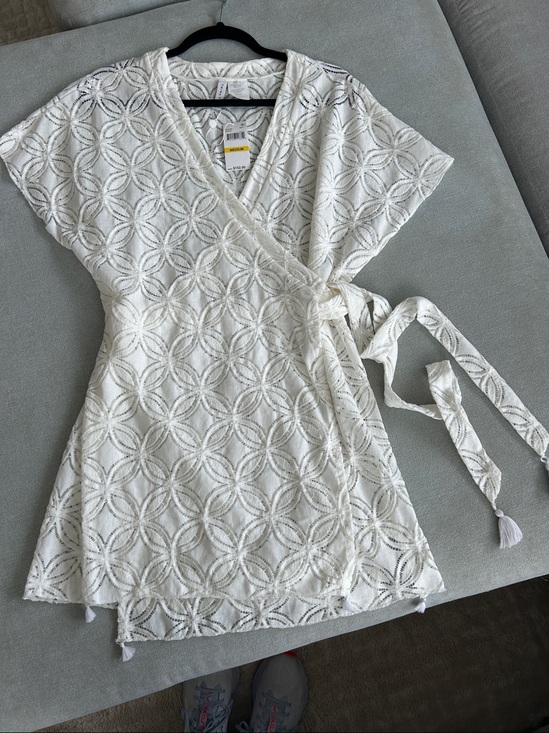 Trina Turk Other - NWT Trina Turk White Lace Wrap Dress Cover-Up Medium MSRP $152